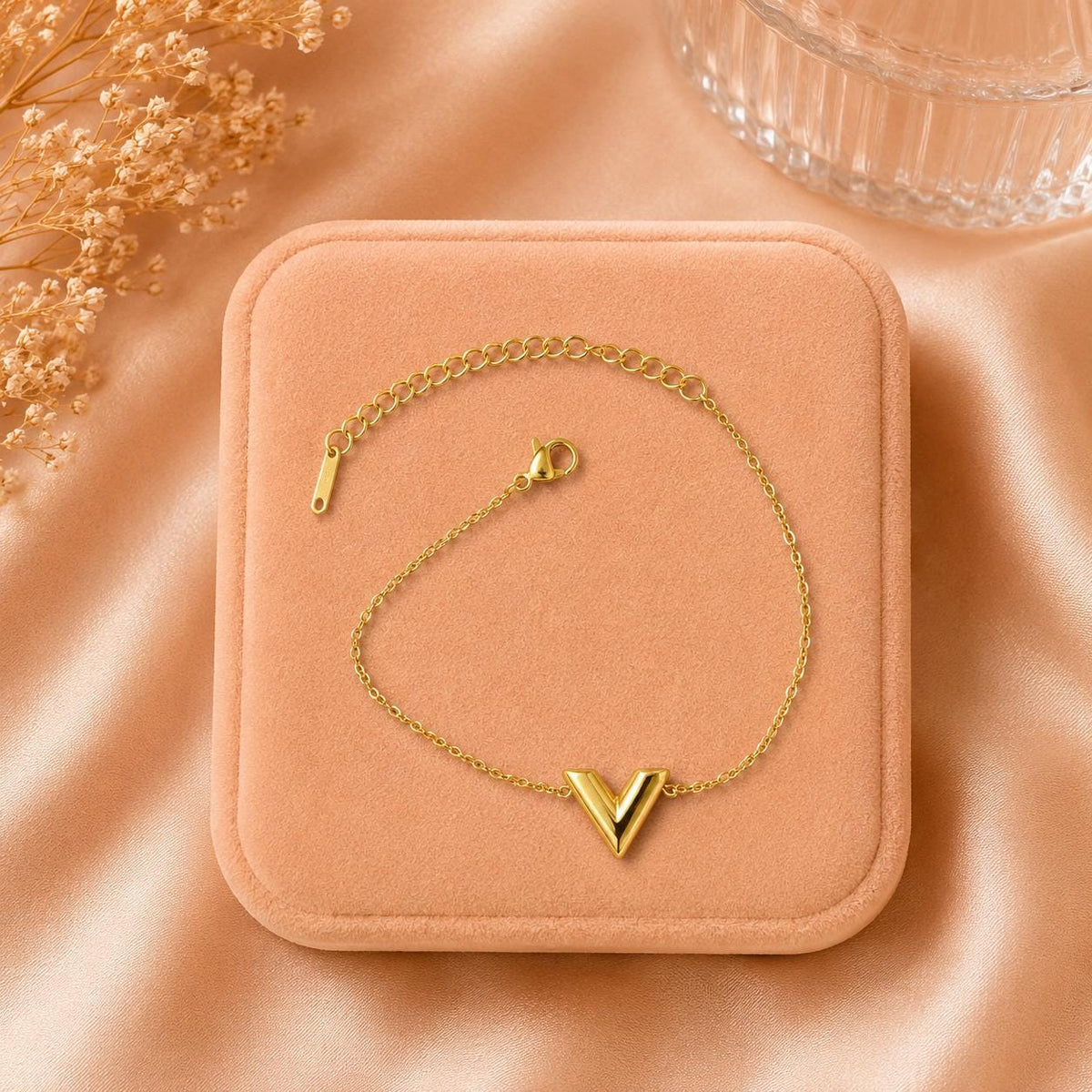 Minimalist Gold Initial V Bracelet – 18K Gold Plated Stainless Steel Dainty Jewelry