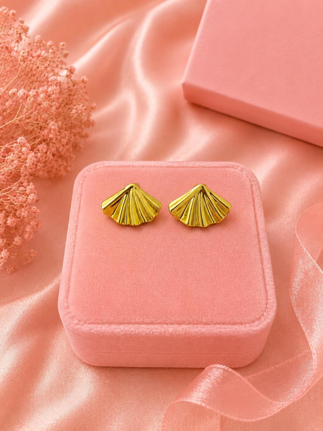 18K Gold Plated Fan Stud Earrings, Vintage Shell Design, Polished Gold Finish