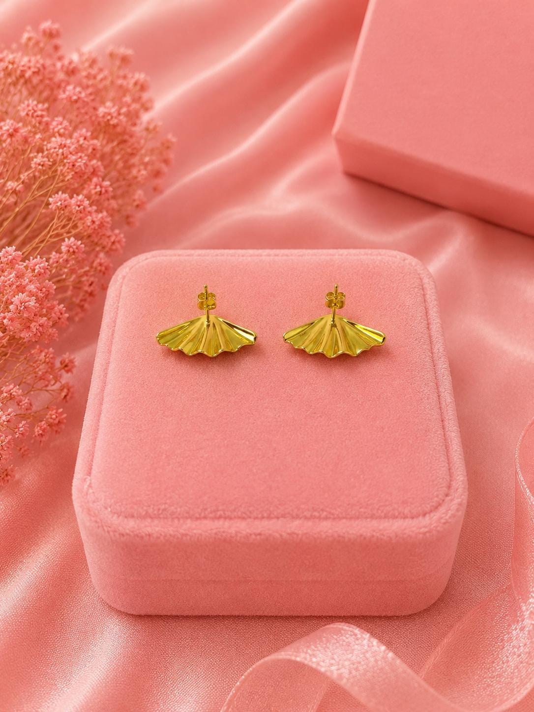 18K Gold Plated Fan Stud Earrings, Vintage Shell Design, Polished Gold Finish