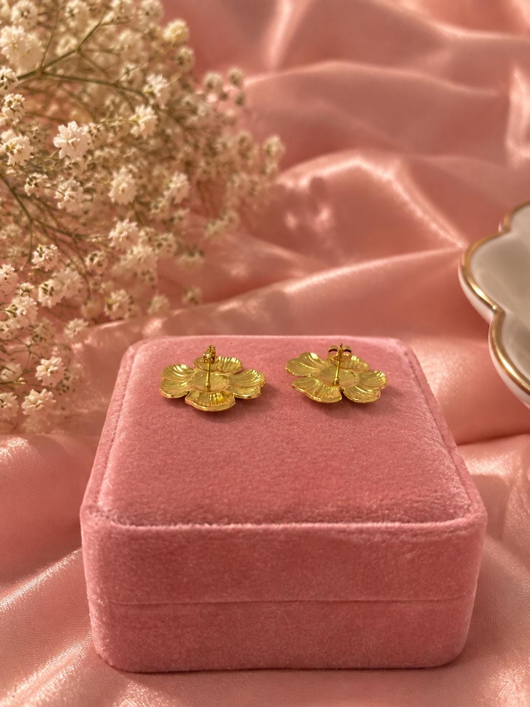 18K Gold Plated Flower Stud Earrings, Textured Petal Design, Vintage Botanical Jewelry