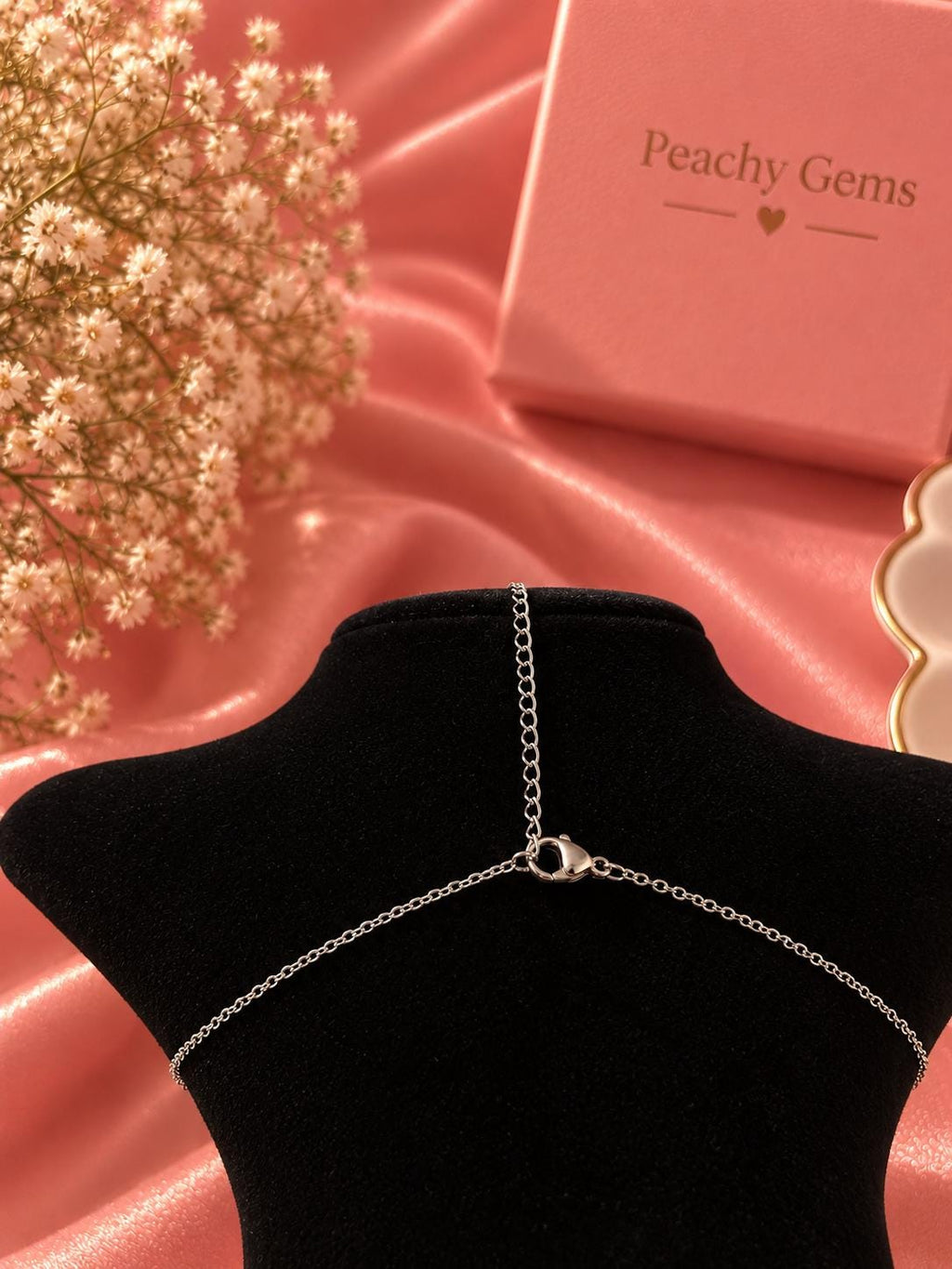 Stainless Steel Interlocking Circle Necklace, Dainty Silver Pendant, Minimalist Jewelry