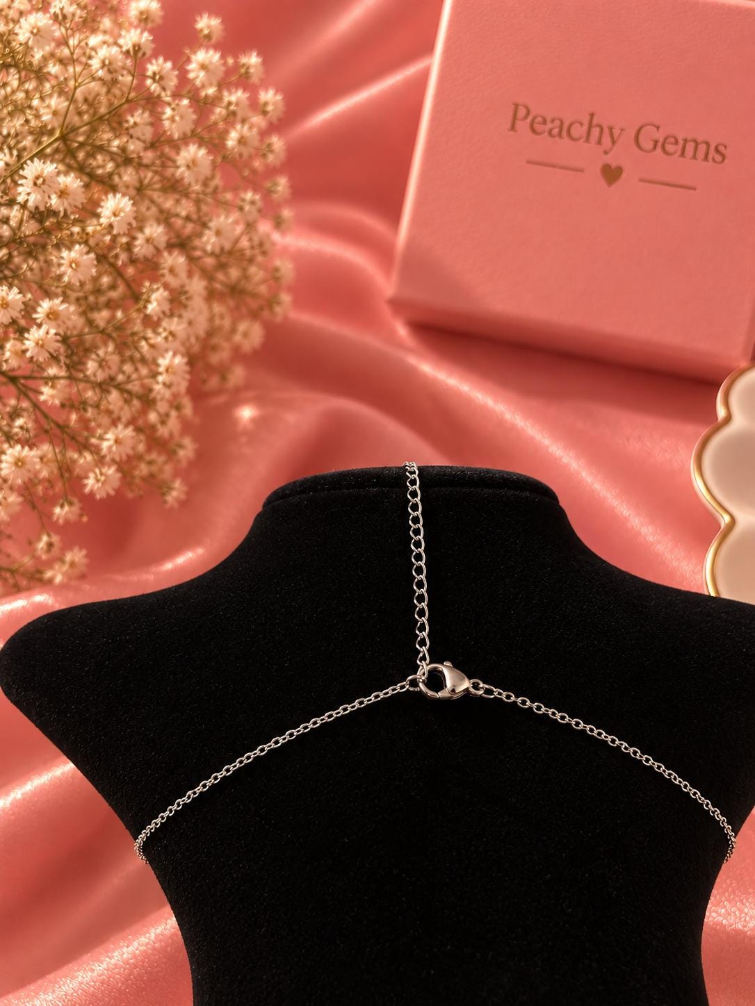 Stainless Steel Interlocking Circle Necklace, Dainty Silver Pendant, Minimalist Jewelry